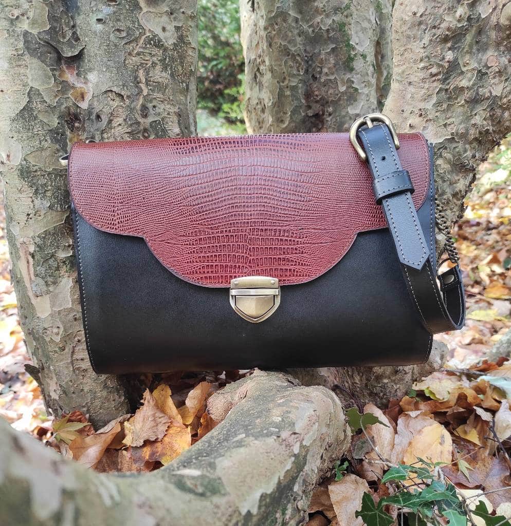 Sac clutch Pondichery en cuir noir lisse et cuir marron effet croco fabriqué artisanalement en France