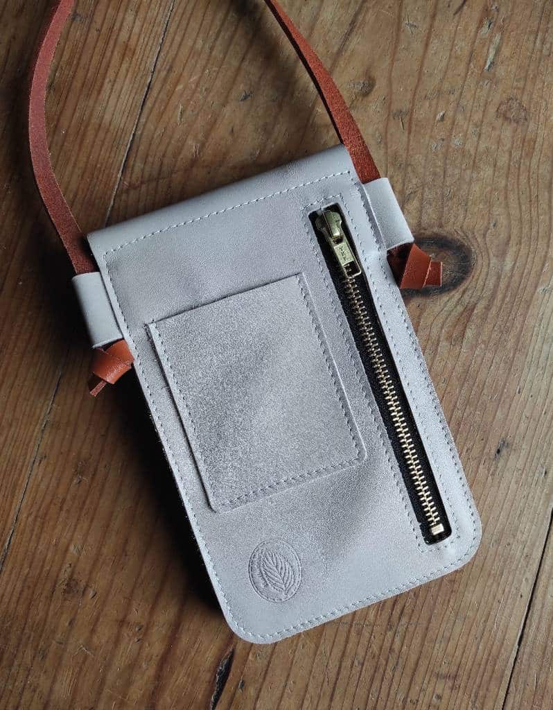 Sac Minty etui téléphone en cuir vert babar lisse et mastic fabriqué en France