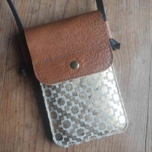 Sac Minty etui téléphone en cuir caprin suédé à motifs gold et cuir bovin camel fabriqué en France