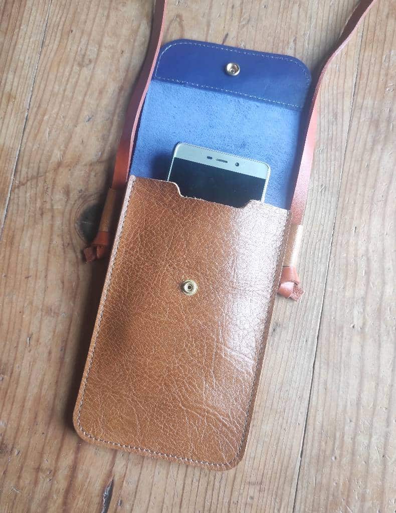 Sac Minty etui téléphone en cuir fabriqué en France Violet foncé et camel