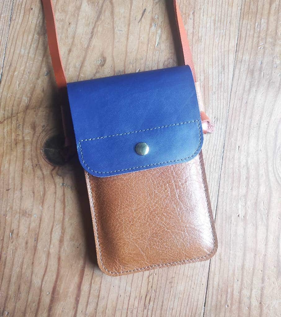 Sac Minty etui téléphone en cuirs bovins fabriqué en France Violet foncé et camel