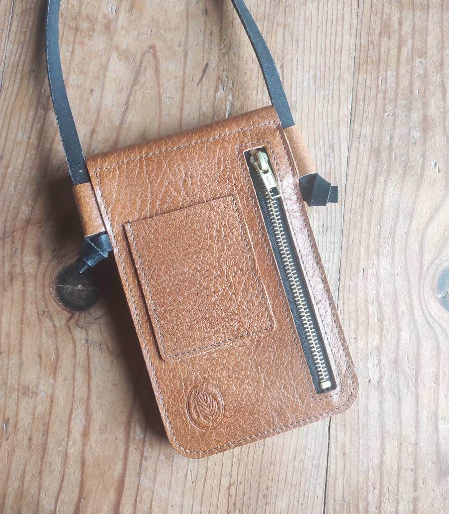 Sac Minty etui téléphone en cuir fabriqué en France Vert Babar lisse et camel