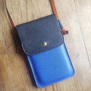 Sac Minty etui téléphone en cuirs bovins Bleu outremer et bleu marine fabriqué en France