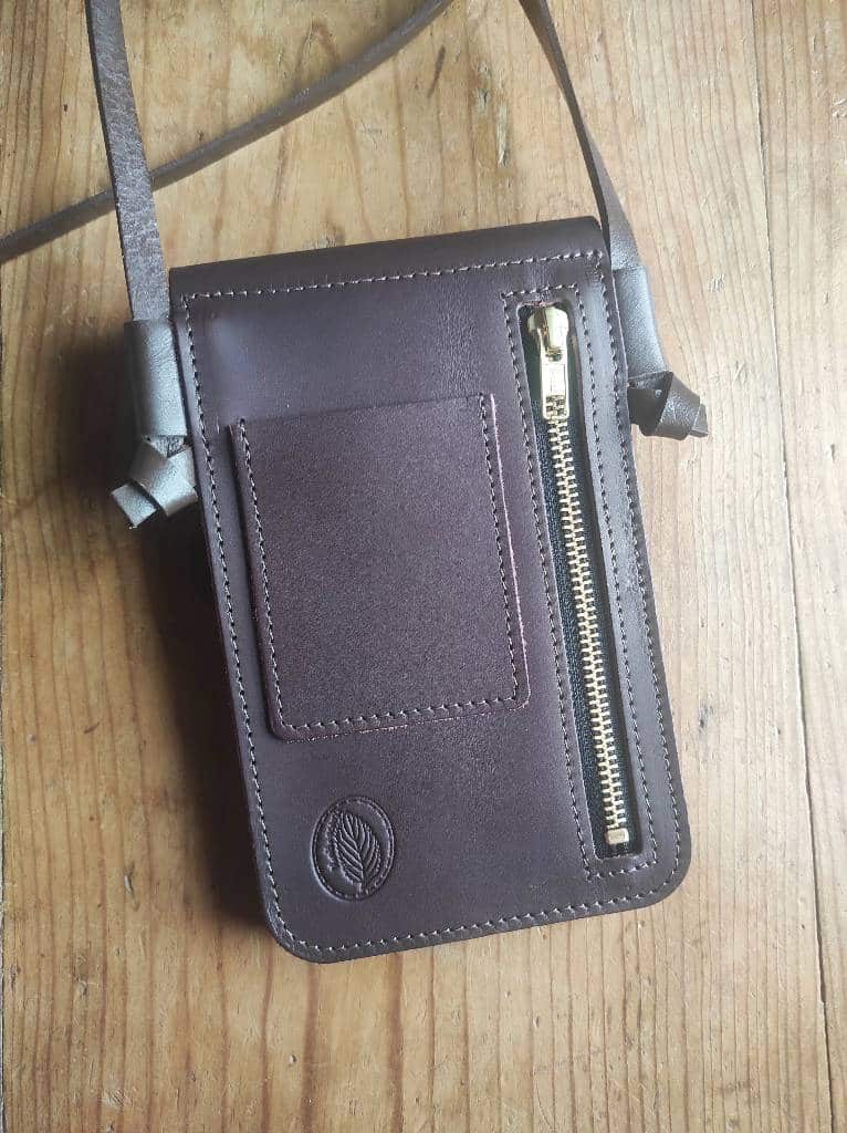 Sac Minty etui téléphone en cuir effet reptile marron glacé et marron fabriqué en France