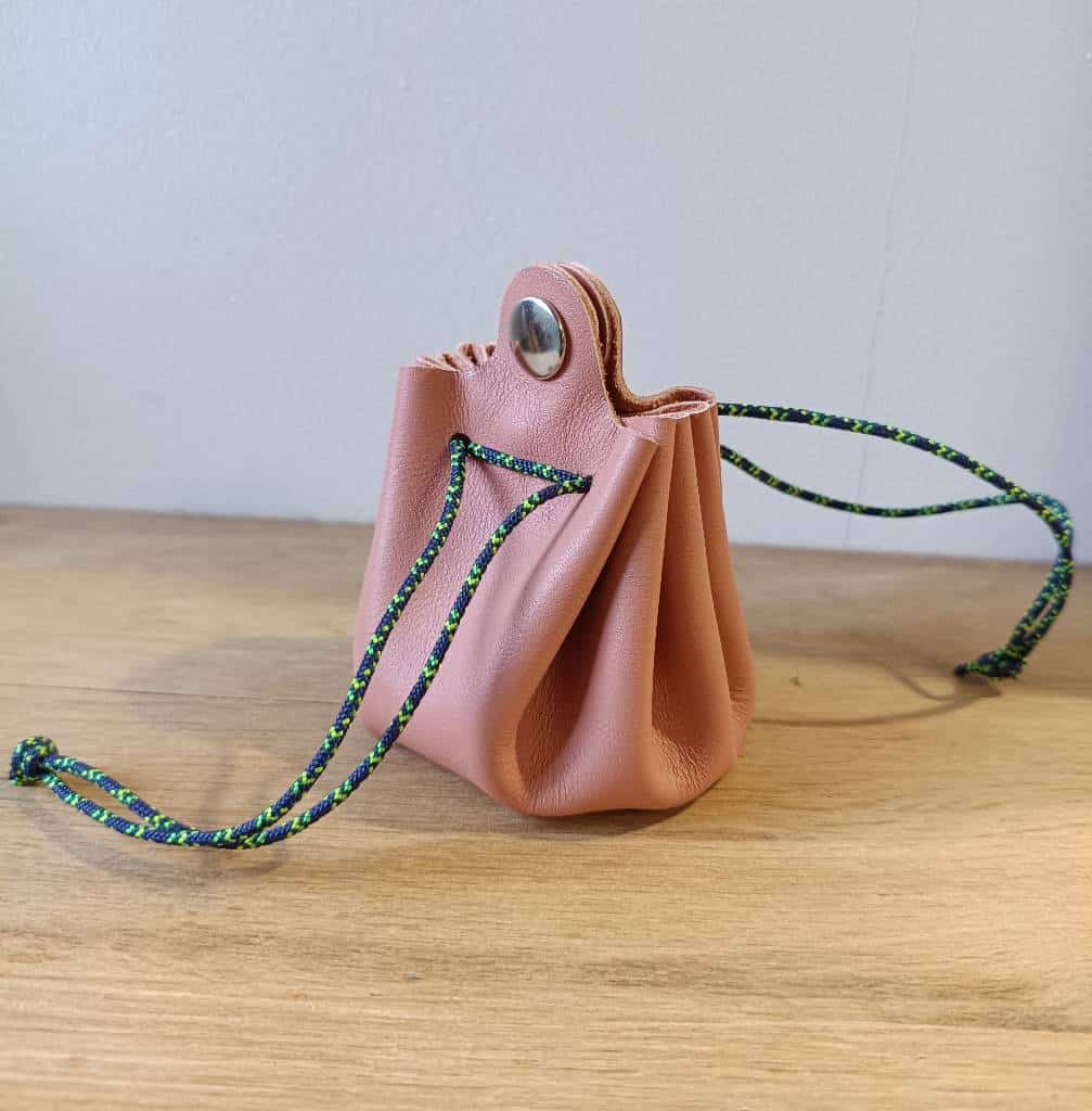 Bourse porte monnaie en cuir fabriquée en France rose et vert