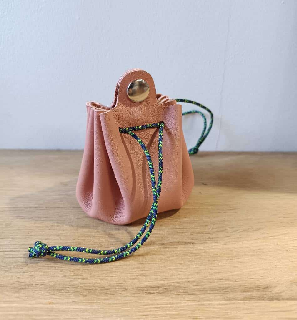 Bourse porte monnaie en cuir fabriquée en France rose et vert