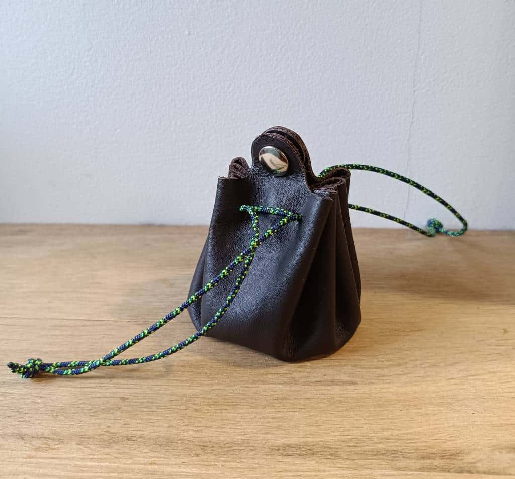 Bourse porte monnaie en cuir fabriquée en france marron et vert