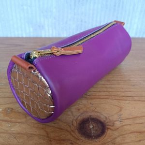 trousse en cuir fabriquée en France violet, croco champagne et marron cognac