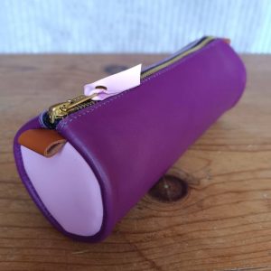trousse en cuir fabriquée en France violet, rose et marron