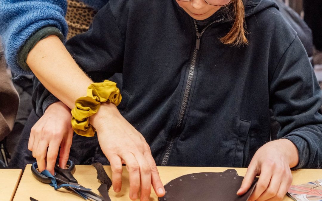 De l’or dans les mains : quand les métiers manuels prennent vie pour les élèves de 5e